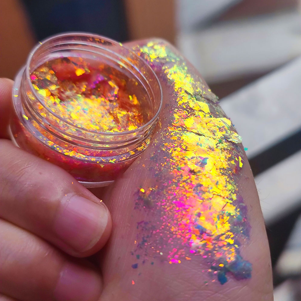 رقائق أوبال لامعة متغيرة اللون - مراجعة Eyeshadow Glitter Pigment وسعره